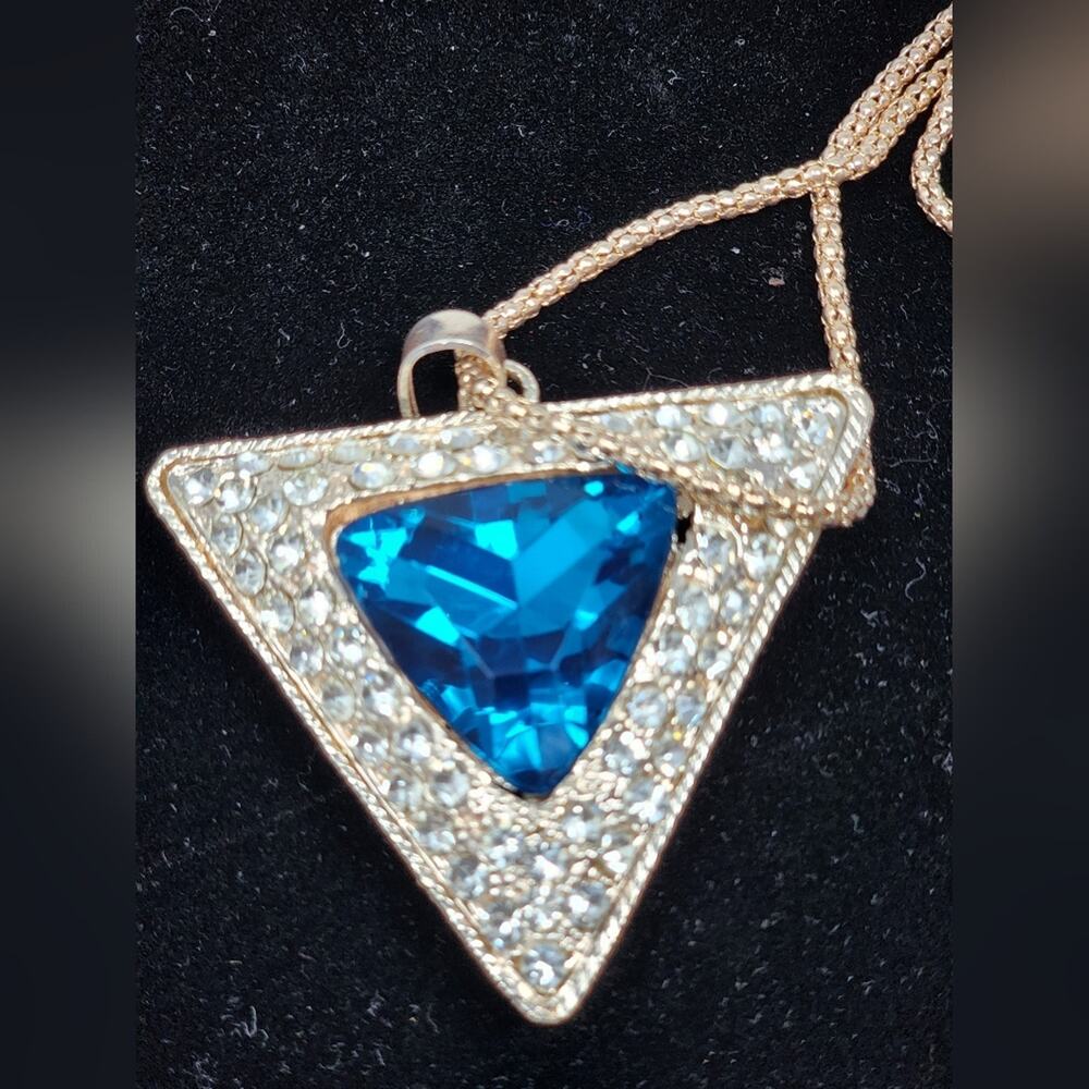 Vintage Betsey‎ Johnson Teal Blue Rhinestone Necklace Statement Piece 28" Chain - Picture 3 of 5